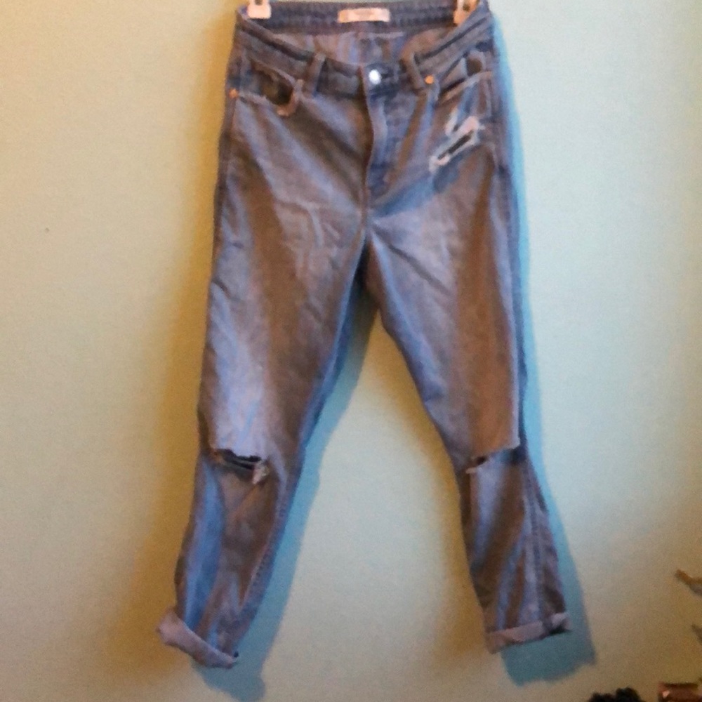 ABERCROMBIE DISTRESSED JEANS